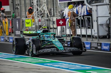 Fernando Alonso (ESP) - Aston Martin Aramco F1 Takımı - Aston Martin AMR25 - Mercedes, Formula 1 Katar Havayolları Katar Grand Prix 2025, Losail Uluslararası Pisti, 2025 FIA Formula 1 Dünya Cham 1 'in 23. Raundunun önünde