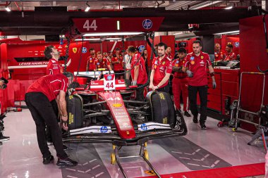 Lewis Hamilton (GBR) - Scuderia Ferrari - Ferrari SF-25 - Ferrari Formula 1 Katar Havayolları Katar Grand Prix 2025 tarihinde, 2025 FIA Formula 1 Dünya Şampiyonası 'nın 23. Raundu öncesinde (Kasım