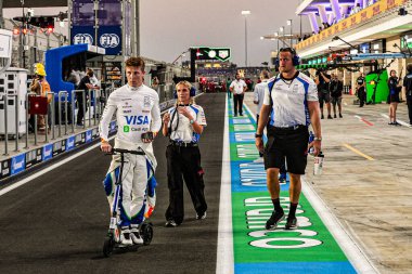 Liam Lawson (NZL) - Visa Cash App RB F1 Team - RB VCARB02 - Honda RBPT Formula 1 Katar Havayolları Katar Grand Prix 2025 yarışında, 2025 FIA Formula 1 Dünya Şampiyonası 'nın 23. Raundu öncesinde