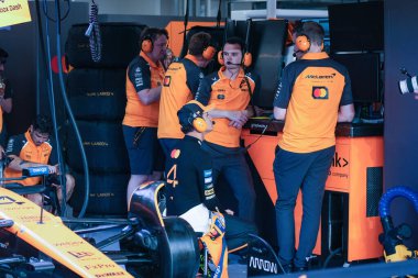 Lando Norris (GBR) - McLaren Formula 1 Takımı - McLaren MCL39 - Mercedes Formula 1 Katar Havayolları Grand Prix 2025 yarışında Losail Uluslararası Pisti 'nde, 2025 FIA Formula 1 Dünya Şampiyonası' nın 23. Raundu öncesinde
