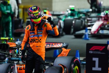 Oscar Piastri (AUS) - McLaren Formula 1 Takımı - McLaren MCL39 - Mercedes Formula 1 Katar Havayolları Grand Prix 2025 Losail Uluslararası Pisti 'nde düzenlenen ön eleme oturumunda, 2025 FIA Formula 1 Dünya Şampiyonası' nın 23. Raundunun önünde