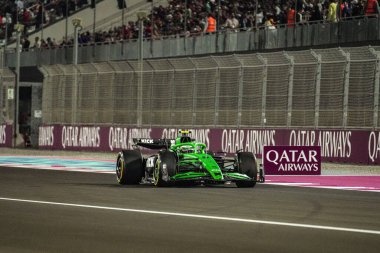 Gabriel Bortoleto (BRA) Formula 1 Katar Havayolları Katar Grand Prix 2025 yarışında 2025 FIA Formula 1 Dünya Şampiyonası 'nın (28-30 Kasım 2025) 23. Raundu öncesinde F1 Takım Sauber' ı kazandı.). 