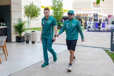 Fernando Alonso (ESP) - Aston Martin Aramco F1 Takımı - Aston Martin AMR25 - Mercedes, Formula 1 Katar Havayolları Katar Grand Prix 2025, Losail Uluslararası Pisti, 2025 FIA Formula 1 Dünya Cham 1 'in 23. Raundunun önünde