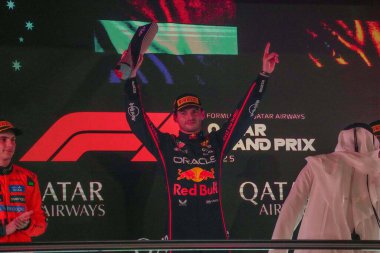 2025 FIA Formula 1 Dünya Şampiyonası 'nın (28-30 Kasım 2025) 23. Raundu öncesinde, 2025 Losail Uluslararası Pisti' nde Katar Havayolları Katar Grand Prix 2025 Formula Yarışı sırasında podyum kutlamaları).    