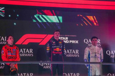 2025 FIA Formula 1 Dünya Şampiyonası 'nın (28-30 Kasım 2025) 23. Raundu öncesinde, 2025 Losail Uluslararası Pisti' nde Katar Havayolları Katar Grand Prix 2025 Formula Yarışı sırasında podyum kutlamaları).    