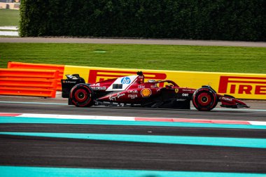 Charles Leclerc (MON) - Scuderia Ferrari - Ferrari SF-25 - Ferrari Formula 1 Etihad Airways Abu Dhabi Grand Prix 2025 Ebu Dabi Marina Pisti, Abu Dabi, Birleşik Arap Emirlikleri 'nin 24. Raundunun önünde, 24.