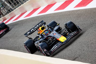 Max Verstappen (NED) - Kahin Red Bull Racing - Red Bull RB21 - Honda RBPT Formula 1 Etihad Havayolları Grand Prix 2025 Abu Dabi Marina Pisti, Abu Dabi, Birleşik Arap Emirlikleri 'nin 24 raundundan önce, 
