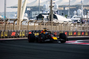 Max Verstappen (NED) - Kahin Red Bull Racing - Red Bull RB21 - Honda RBPT Formula 1 Etihad Havayolları Grand Prix 2025 Abu Dhabi Marina Pisti, Abu Dabi, Birleşik Arap Emirlikleri 'nin 24. Raundunun önünde 