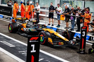Oscar Piastri (AUS) - McLaren Formula 1 Takımı - McLaren MCL39 - Mercedes Formula 1 Etihad Havayolları Grand Prix 2025 Abu Dabi Marina Pisti, Abu Dabi, Birleşik Arap Emirlikleri 'nin 24 raundundan önce, 24.,