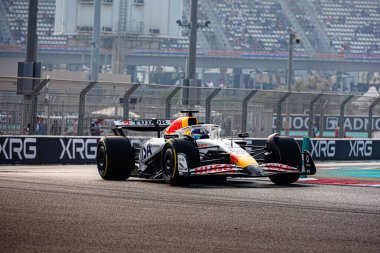 Isaac Hadjar (FRA) Vize Nakit Uygulaması RB F1 Takımı, Formula 1 Etihad Havayolları 2025 Abu Dabi Grand Prix 2025 Abu Dabi Marina Pisti, Birleşik Arap Emirlikleri, 24. Raunt, Sezon Finali ve Sürücü C öncesinde