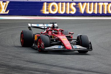 Charles Leclerc (MON) - Scuderia Ferrari - Ferrari SF-25 - Ferrari Formula 1 Etihad Airways Abu Dhabi Grand Prix 2025 tarihinde Abu Dabi, Birleşik Arap Emirlikleri 'nde 24.