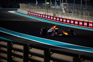 Yuki Tsunoda (JPN) - Oracle Red Bull Racing - Red Bull RB21 - Honda RBPT Formula 1 Etihad Havayolları Grand Prix 2025 Abu Dabi Marina Pisti 'nde 24. Raunt öncesinde Abu Dabi, Birleşik Arap Emirlikleri' nin 24.