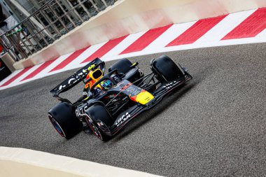 Arvid Lindblad (GBR) Oracle Red Bull Racing RBPT Formula 1 Etihad Airways Abu Dhabi Grand Prix 2025 Abu Dabi Marina Pisti, Abu Dabi, Birleşik Arap Emirlikleri, 24. Round öncesinde, Sezon Finali ve sürücüsü 