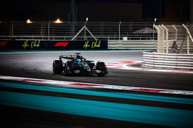 George Russell (GBR) - Mercedes-AMG PETRONAS F1 Ekibi - Mercedes W16 - Mercedes E performansı Formula 1 Etihad Havayolları Grand Prix 2025 Abu Dabi Marina Pisti, Abu Dabi, Birleşik Arap Emirlikleri, ahe