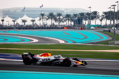 Isaac Hadjar (FRA) Vize Nakit Uygulaması RB F1 Takımı Cuma günkü Formula 1 Etihad Havayolları Grand Prix 2025 Abu Dabi Marina Pisti, Abu Dabi, Birleşik Arap Emirlikleri, 24. Raunt 'un 24.