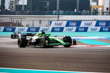 Nico Hulkenberg (GER) - F1 Team Sauber - Sauber C45 - Ferrari, Formula 1 Etihad Airways Abu Dabi Grand Prix 2025 Abu Dabi Marina Pisti, Abu Dabi, Birleşik Arap Emirlikleri, 24 raunddan önce, 24.