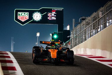 Lando Norris (GBR) - McLaren Formula 1 Ekibi - McLaren MCL39 - Mercedes Formula 1 Etihad Havayolları Grand Prix 2025 Abu Dabi Marina Pisti, Abu Dabi, Birleşik Arap Emirlikleri 'nin 24. Raundu öncesinde, 24., 