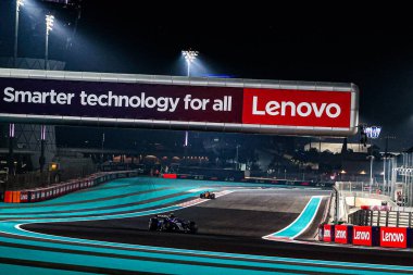 Carlos Sainz Jr. (ESP) - Williams Racing - Williams FW47 - Mercedes Formula 1 Etihad Airways Abu Dhabi Grand Prix 2025 tarihinde Abu Dabi, Birleşik Arap Emirlikleri 'nin 24. Raundu öncesinde Abu Dabi, 24.