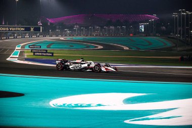 Esteban Ocon (FRA) - Haas F1 Takımı - Haas VF-25 - Ferrari Formula 1 Etihad Airways Abu Dabi Grand Prix 2025 atYas Marina Pisti, Abu Dabi, Birleşik Arap Emirlikleri, 24. Raunt, Sezon Finali öncesinde 