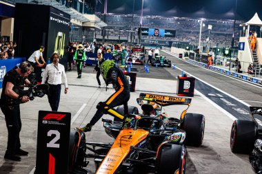Lando Norris (GBR) - McLaren Formula 1 Ekibi - McLaren MCL39 - Mercedes Formula 1 Etihad Havayolları Grand Prix 2025 Abu Dabi Marina Pisti, Abu Dabi, Birleşik Arap Emirlikleri 'nin 24. Raundu öncesinde, 24., 