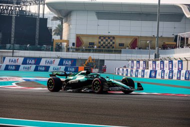 Lance Stroll (CAN) - Aston Martin Aramco F1 Ekibi - Aston Martin AMR25 - Mercedes, Formula 1 Etihad Havayolları Grand Prix 2025 Abu Dabi Marina Pisti, Abu Dabi, Birleşik Arap Emirlikleri öncesinde 