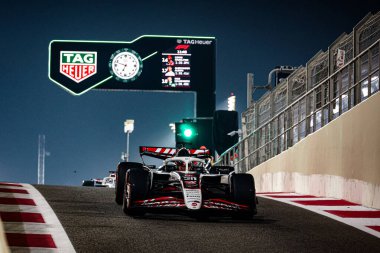 Esteban Ocon (FRA) - Haas F1 Takımı - Haas VF-25 - Ferrari Formula 1 Etihad Airways Abu Dabi Grand Prix 2025 atYas Marina Pisti, Abu Dabi, Birleşik Arap Emirlikleri, 24. Raunt, Sezon Finali öncesinde 