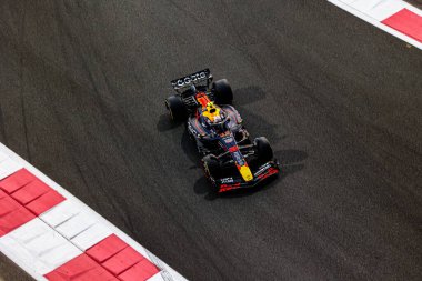 Yuki Tsunoda (JPN) - Oracle Red Bull Racing - Red Bull RB21 - Honda RBPT Formula 1 Etihad Havayolları Grand Prix 2025 Abu Dabi Marina Pisti, Abu Dabi, Birleşik Arap Emirlikleri, 24. Raunt öncesinde, Se