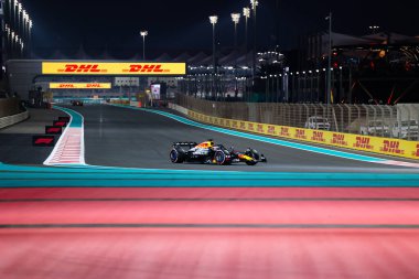Max Verstappen (NED) - Kahin Red Bull Racing - Red Bull RB21 - Formula 1 Etihad Havayolları Grand Prix 2025 Abu Dabi Marina Pisti, Abu Dabi, Birleşik Arap Emirlikleri 'nde 24. Round öncesinde Honda RBPT