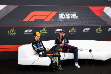 Race Press Conference - (L) Oscar Piastri (AUS) - McLaren Formula 1 Team - McLaren MCL39 - Mercedes (R) Max Verstappen (NED) - Oracle Red Bull Racing - Red Bull RB21 - Honda RBPT Formula 1 Etihad Airways Abu D