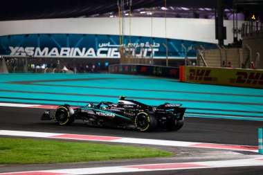 Andrea Kimi Antonelli (ITA) - Mercedes-AMG PETRONAS F1 Ekibi - Mercedes W16 - Mercedes E Performansı Formula 1 Etihad Havayolları Grand Prix 2025 Abu Dhabi Marina Pisti, Abu Dabi, Birleşik Arap Emirlikleri öncesinde 