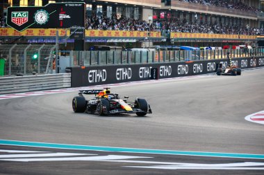 Max Verstappen (NED) - Kahin Red Bull Racing - Red Bull RB21 - Formula 1 Etihad Havayolları Grand Prix 2025 Abu Dabi Marina Pisti, Abu Dabi, Birleşik Arap Emirlikleri 'nde 24. Round öncesinde Honda RBPT