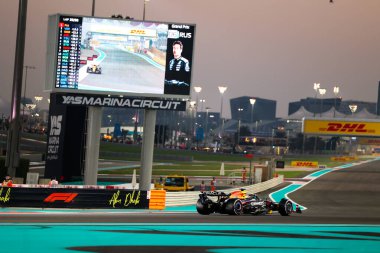 Max Verstappen (NED) - Kahin Red Bull Racing - Red Bull RB21 - Formula 1 Etihad Havayolları Grand Prix 2025 Abu Dabi Marina Pisti, Abu Dabi, Birleşik Arap Emirlikleri 'nde 24. Round öncesinde Honda RBPT