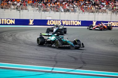 Lance Stroll (CAN) - Aston Martin Aramco F1 Takımı - Aston Martin AMR25 - Mercedes Formula 1 Etihad Airways Abu Dabi Grand Prix 2025 Ebu Dabi Marina Pisti, Abu Dabi, Birleşik Arap Emirlikleri 'nin 24. Raundunun önünde, Deniz