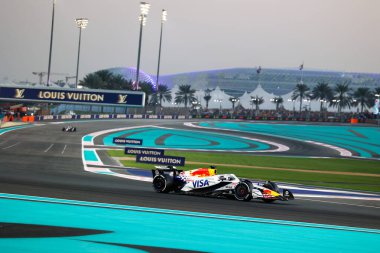 Isaac Hadjar (FRA) Visa Cash App RB F1 Takımı Formula 1 Etihad Airways 2025 Abu Dhabi Grand Prix 2025 Abu Dabi Marina Circuit, Abu Dabi, Birleşik Arap Emirlikleri, 24. Raunt, Sezon Finali ve Sürücü Şampiyonası öncesinde