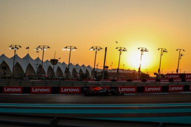 Max Verstappen (NED) - Kahin Red Bull Racing - Red Bull RB21 - Formula 1 Etihad Havayolları Grand Prix 2025 Abu Dabi Marina Pisti, Abu Dabi, Birleşik Arap Emirlikleri 'nde 24. Round öncesinde Honda RBPT