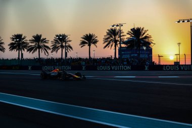 Max Verstappen (NED) - Kahin Red Bull Racing - Red Bull RB21 - Formula 1 Etihad Havayolları Grand Prix 2025 Abu Dabi Marina Pisti, Abu Dabi, Birleşik Arap Emirlikleri 'nde 24. Round öncesinde Honda RBPT