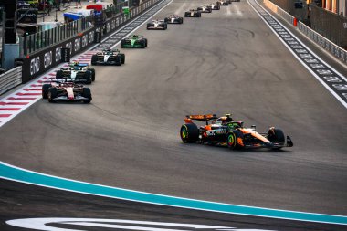 Lando Norris (GBR) - McLaren Formula 1 Takımı - McLaren MCL39 - Mercedes Formula 1 Etihad Havayolları Grand Prix 2025 Abu Dabi Marina Pisti, Abu Dabi, Birleşik Arap Emirlikleri, 24.