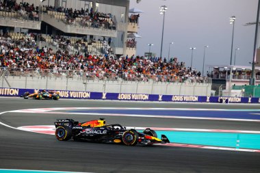 Max Verstappen (NED) - Kahin Red Bull Racing - Red Bull RB21 - Formula 1 Etihad Havayolları Grand Prix 2025 Abu Dabi Marina Pisti, Abu Dabi, Birleşik Arap Emirlikleri 'nde 24. Round öncesinde Honda RBPT