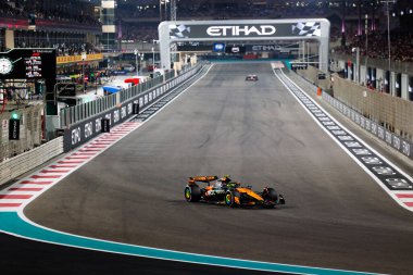 Lando Norris (GBR) - McLaren Formula 1 Takımı - McLaren MCL39 - Mercedes Formula 1 Etihad Havayolları Grand Prix 2025 Abu Dabi Marina Pisti, Abu Dabi, Birleşik Arap Emirlikleri, 24.