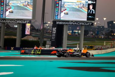 Max Verstappen (NED) - Kahin Red Bull Racing - Red Bull RB21 - Formula 1 Etihad Havayolları Grand Prix 2025 Abu Dabi Marina Pisti, Abu Dabi, Birleşik Arap Emirlikleri 'nde 24. Round öncesinde Honda RBPT