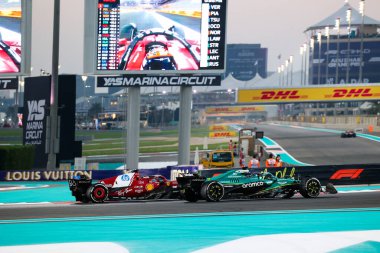 Lance Stroll (CAN) - Aston Martin Aramco F1 Team - Aston Martin AMR25 - Mercedes ve Charles Leclerc (MON) - Scuderia Ferrari - Ferrari SF-25 - Ferrari Formula 1 Etihad Airways Abu Dhabi Grand Prix 2025 at Yas Marina 