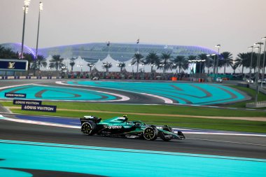 Fernando Alonso (ESP) - Aston Martin Aramco F1 Ekibi - Aston Martin AMR25 - Mercedes Formula 1 Etihad Havayolları Grand Prix 2025 Abu Dabi Marina Pisti Ebu Dabi, Birleşik Arap Emirlikleri 'nde 24. Raunt öncesinde, 