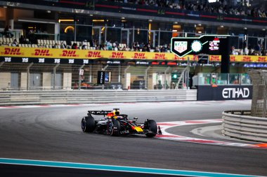 Max Verstappen (NED) - Kahin Red Bull Racing - Red Bull RB21 - Formula 1 Etihad Havayolları Grand Prix 2025 Abu Dabi Marina Pisti, Abu Dabi, Birleşik Arap Emirlikleri 'nde 24. Round öncesinde Honda RBPT