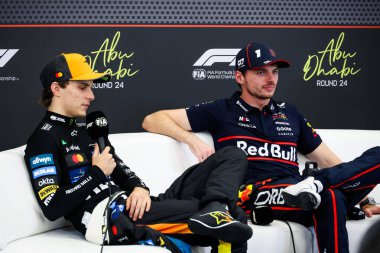 Race Press Conference - (L) Oscar Piastri (AUS) - McLaren Formula 1 Team - McLaren MCL39 - Mercedes (R) Max Verstappen (NED) - Oracle Red Bull Racing - Red Bull RB21 - Honda RBPT Formula 1 Etihad Airways Abu D