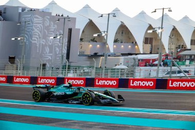 Fernando Alonso (ESP) - Aston Martin Aramco F1 Ekibi - Aston Martin AMR25 - Mercedes Formula 1 Etihad Havayolları Grand Prix 2025 Abu Dabi Marina Pisti Ebu Dabi, Birleşik Arap Emirlikleri 'nde 24. Raunt öncesinde, 