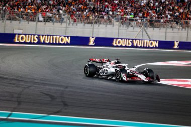 Esteban Ocon (FRA) - Haas F1 Takımı - Haas VF-25 - Ferrari Formula 1 Etihad Airways Abu Dhabi Grand Prix 2025 tarihinde Abu Dhabi, Birleşik Arap Emirlikleri 'nde 24. Raunt öncesinde, sezon finali ve sürücüsü