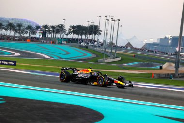 Max Verstappen (NED) - Kahin Red Bull Racing - Red Bull RB21 - Formula 1 Etihad Havayolları Grand Prix 2025 Abu Dabi Marina Pisti, Abu Dabi, Birleşik Arap Emirlikleri 'nde 24. Round öncesinde Honda RBPT