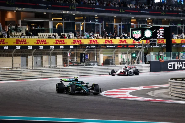Fernando Alonso (ESP) - Aston Martin Aramco F1 Ekibi - Aston Martin AMR25 - Mercedes Formula 1 Etihad Havayolları Grand Prix 2025 Abu Dabi Marina Pisti Ebu Dabi, Birleşik Arap Emirlikleri 'nde 24. Raunt öncesinde, 