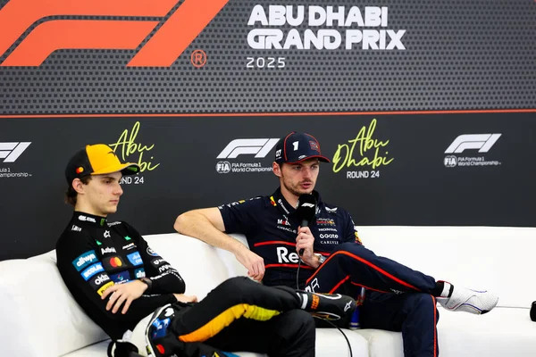 Race Press Conference - (L) Oscar Piastri (AUS) - McLaren Formula 1 Team - McLaren MCL39 - Mercedes (R) Max Verstappen (NED) - Oracle Red Bull Racing - Red Bull RB21 - Honda RBPT Formula 1 Etihad Airways Abu D