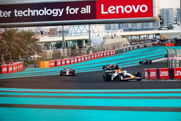 Liam Lawson (NZL) - Visa Cash App RB F1 Team - RB VCARB02 - Honda RBPT Formula 1 Etihad Havayolları Grand Prix 2025 Abu Dhabi Marina Pisti Ebu Dabi, Birleşik Arap Emirlikleri, 24. Round 'un 24.